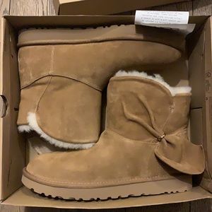 .🎁🧑‍🎄🎄 Great holiday gift!!New💎UGG Classic Mini Twist